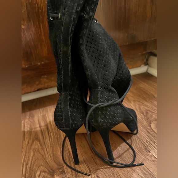 Steve Madden Forsaken Peep-Toe Mid-Calf Perforated Booties - Picture 9 of 10